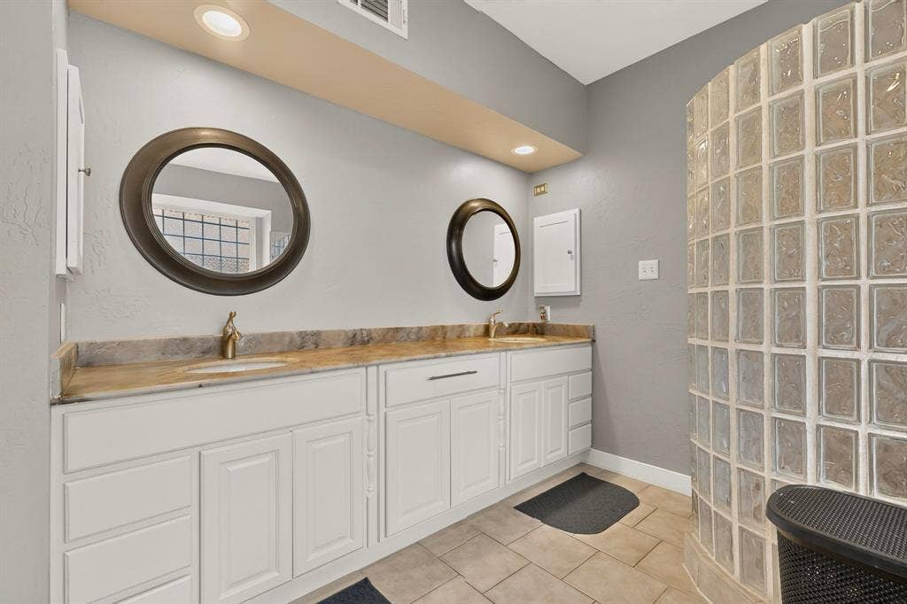 2600 Juniper Drive, Euless, TX 76039 2600 Juniper Drive, Euless, TX 76039