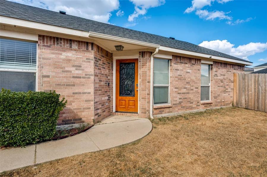 Property photo for 909 Honey Locust Lane, Crowley, TX