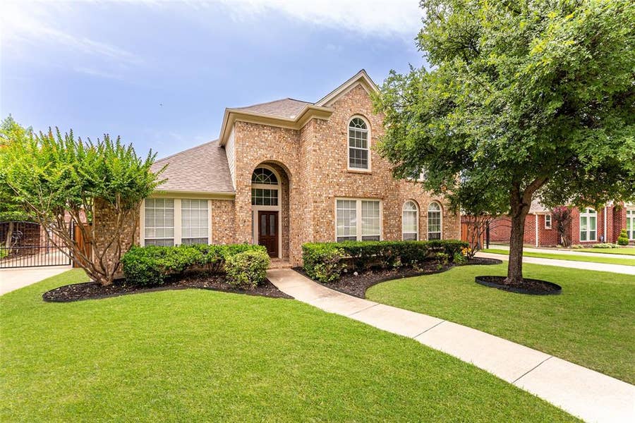 Property photo for 922 Creekbend Drive, Keller, TX