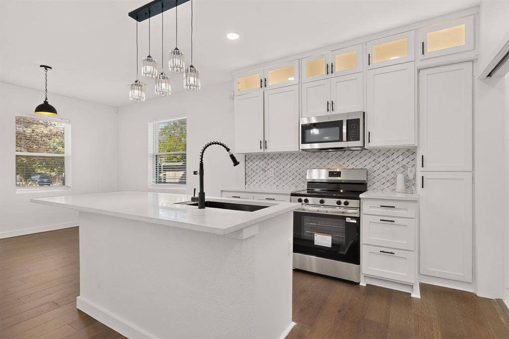 1100 S Brighton Avenue, Dallas, TX 75208