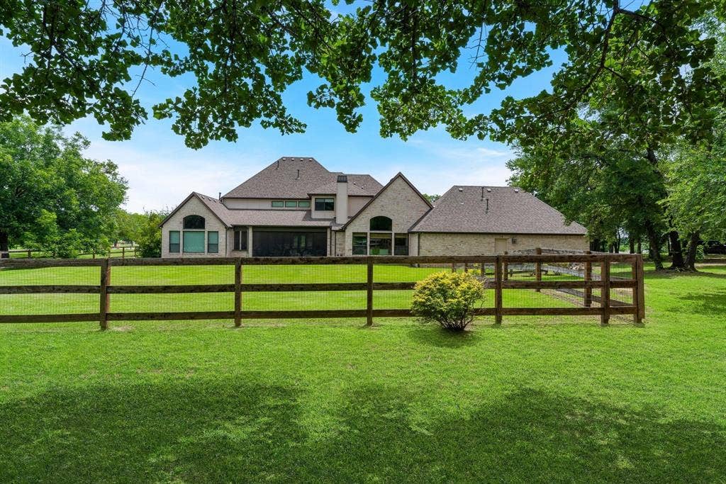 233 Hickory Ridge Court, Argyle, TX 76226