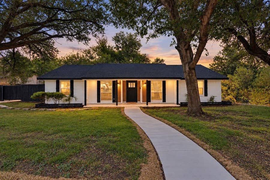 Property photo for 354 Brookview Drive, Garland, TX