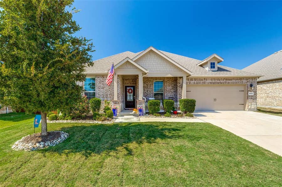 Property photo for 2809 Grizzly Road, Aubrey, TX