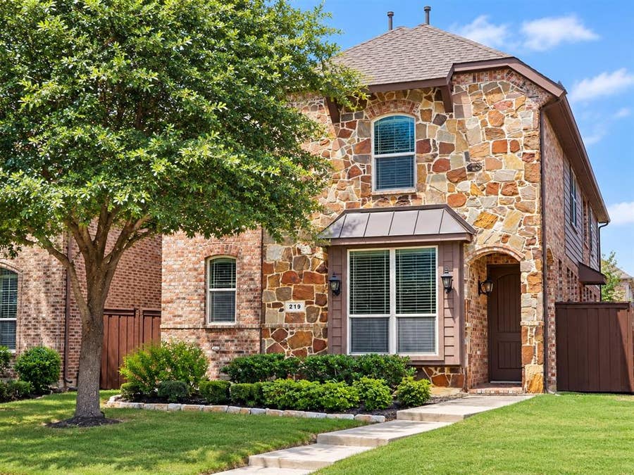 Property photo for 219 Carrington Lane, Lewisville, TX