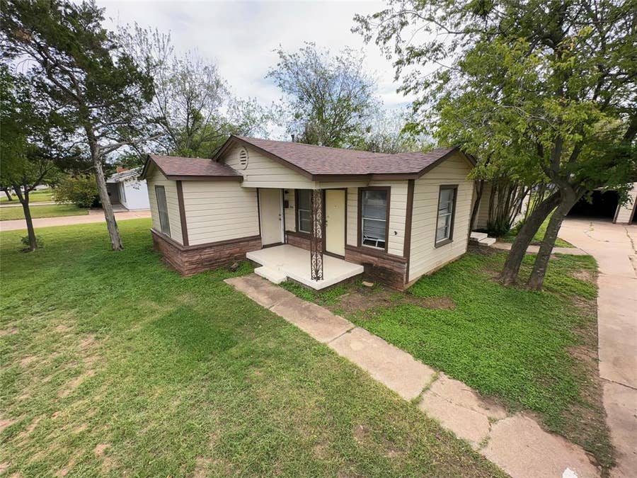 Property photo for 559 E North 21st Street, Abilene, TX