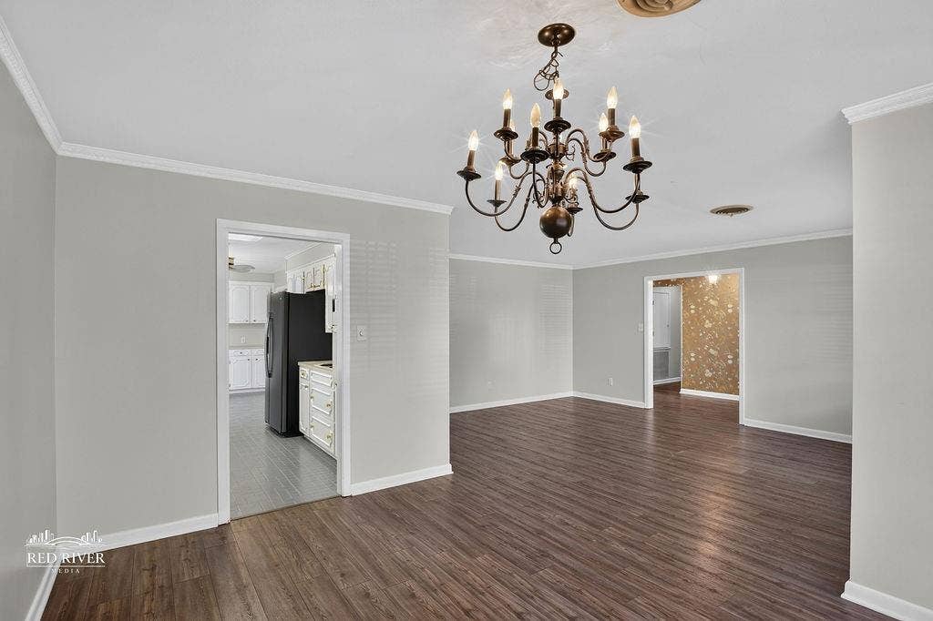 Large front sitting and dining room