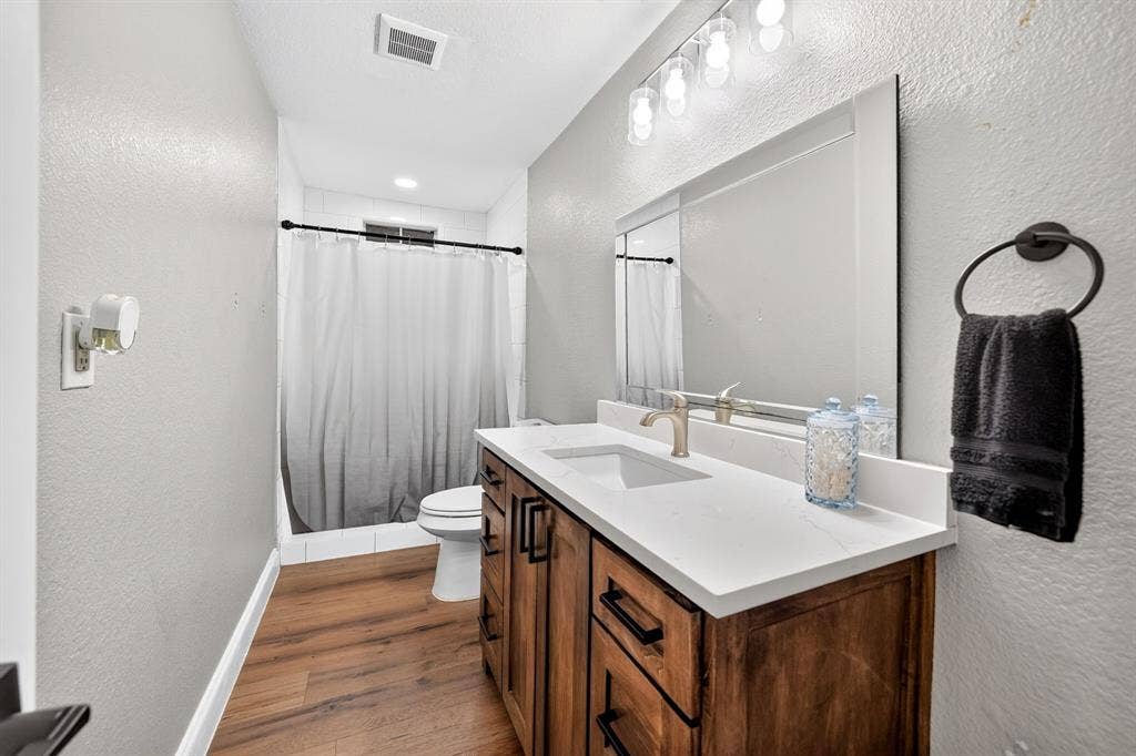 1813 Baxley Drive, Carrollton, TX 75006