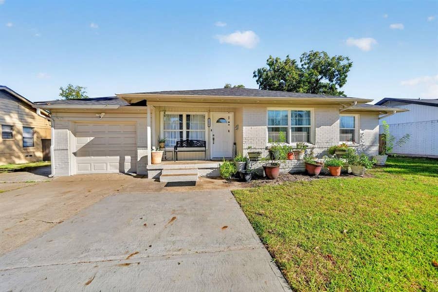 Property photo for 1813 Baxley Drive, Carrollton, TX