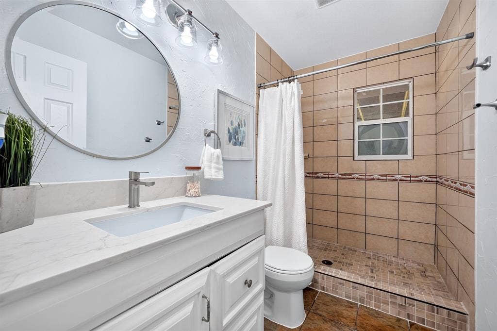 1813 Baxley Drive, Carrollton, TX 75006