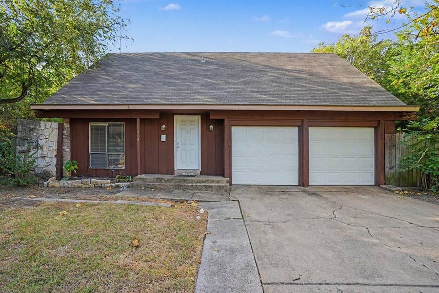 Property photo for 1414 Finley Road, Irving, TX