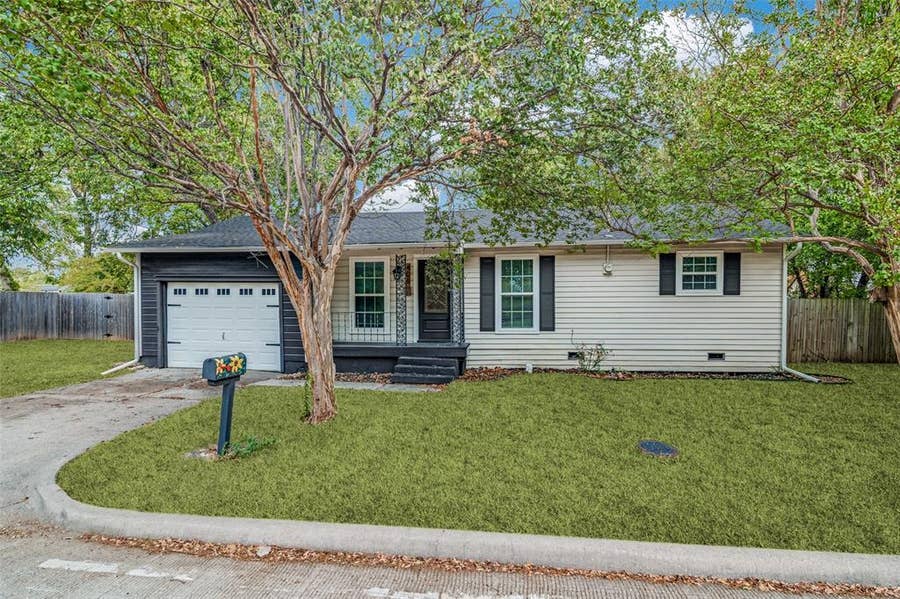 Property photo for 406 N Alamo Road, Rockwall, TX