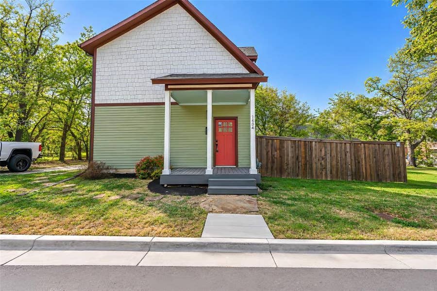 Property photo for 801 W Morphy Street, Fort Worth, TX
