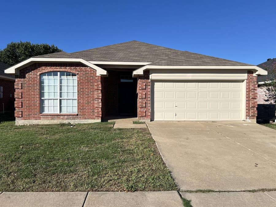 Property photo for 311 Dakota Drive, Arlington, TX