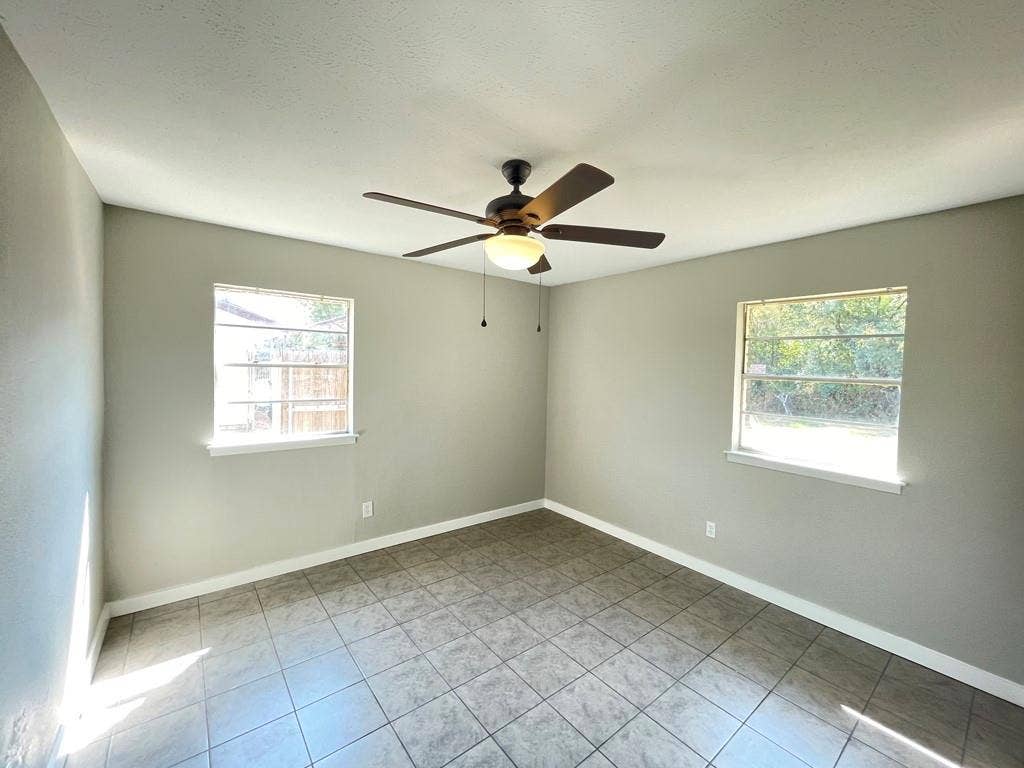 615 Cherokee Trace, Athens, TX 75751