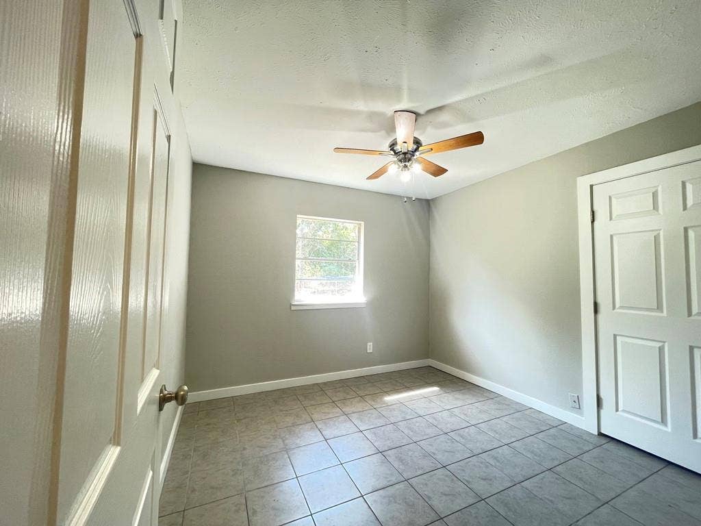 615 Cherokee Trace, Athens, TX 75751