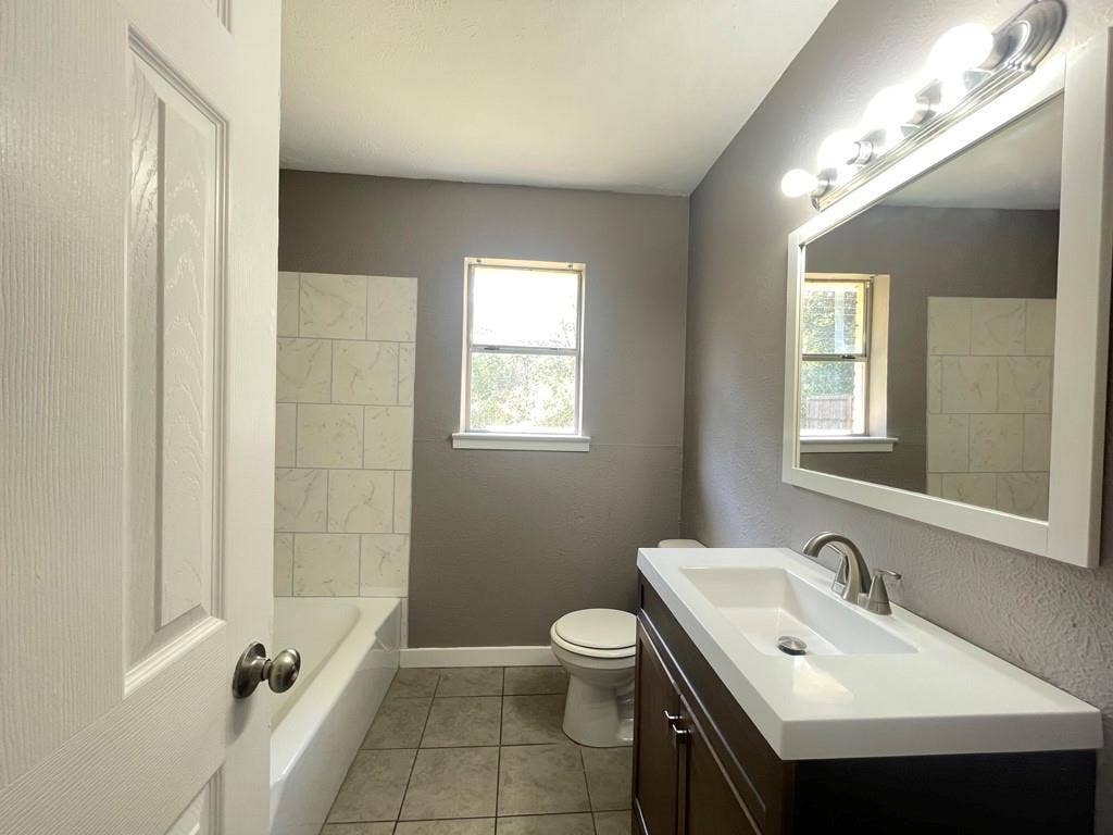 615 Cherokee Trace, Athens, TX 75751