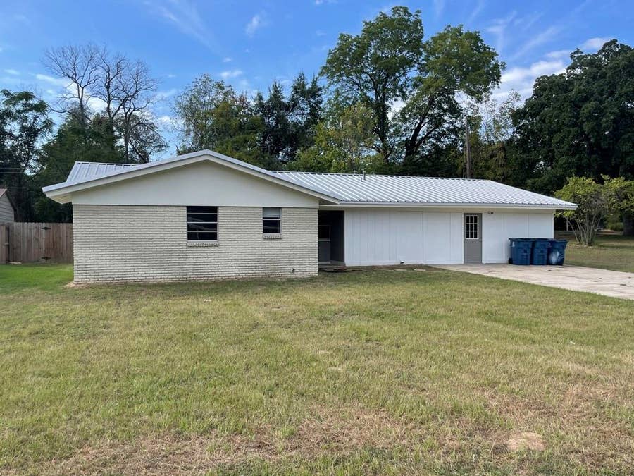 Property photo for 615 Cherokee Trace, Athens, TX