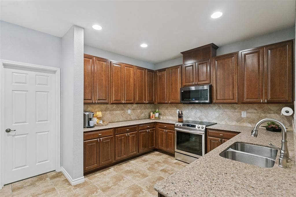 6501 Texana Way, Plano, TX 75074 6501 Texana Way, Plano, TX 75074