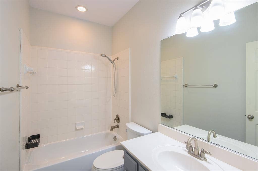 926 Sloan Drive, Allen, TX 75013 926 Sloan Drive, Allen, TX 75013