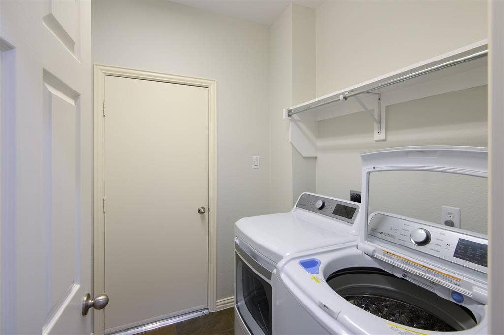 926 Sloan Drive, Allen, TX 75013 926 Sloan Drive, Allen, TX 75013
