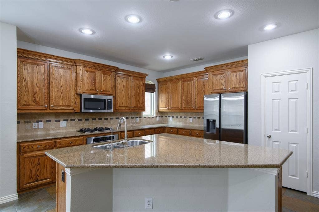 926 Sloan Drive, Allen, TX 75013 926 Sloan Drive, Allen, TX 75013
