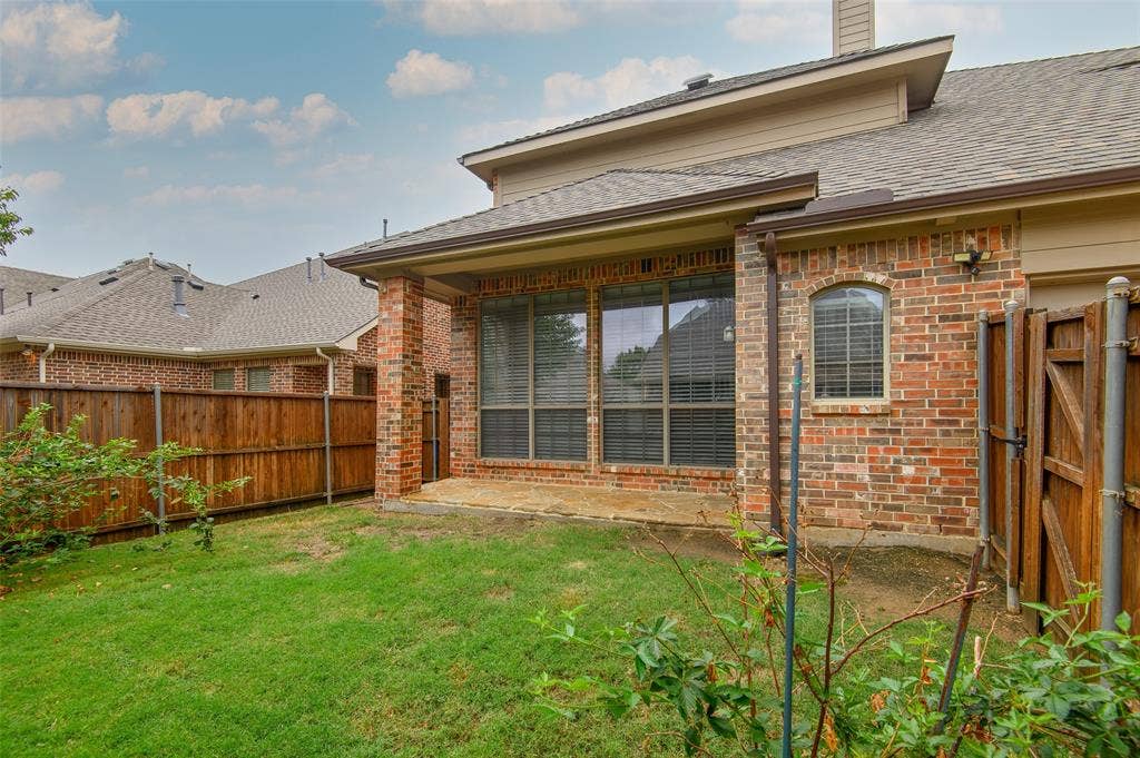 926 Sloan Drive, Allen, TX 75013 926 Sloan Drive, Allen, TX 75013