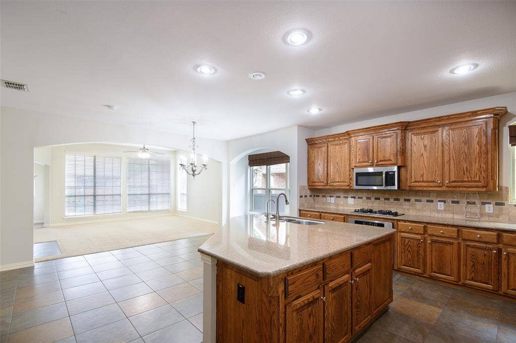 926 Sloan Drive, Allen, TX 75013 926 Sloan Drive, Allen, TX 75013