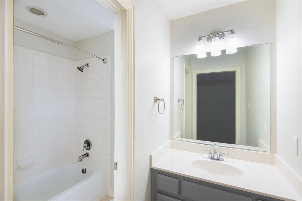926 Sloan Drive, Allen, TX 75013 926 Sloan Drive, Allen, TX 75013