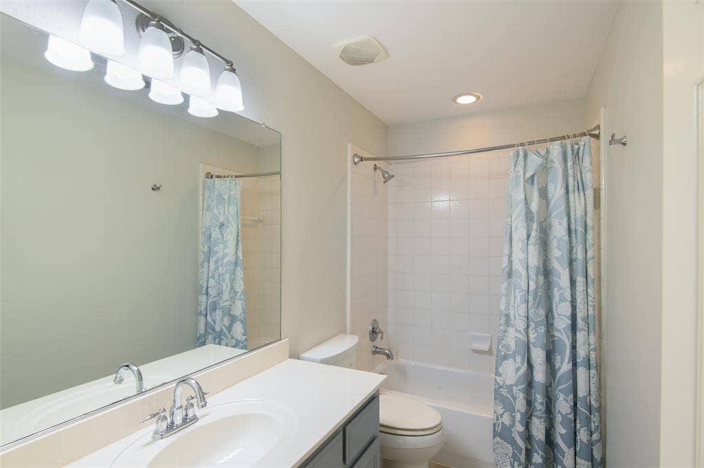 926 Sloan Drive, Allen, TX 75013 926 Sloan Drive, Allen, TX 75013