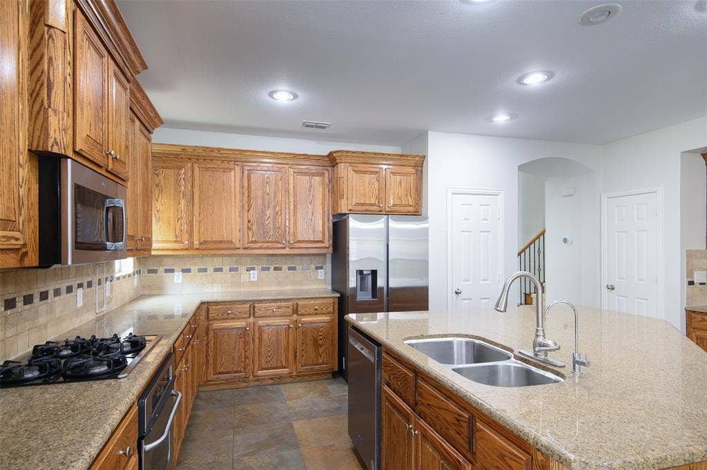 926 Sloan Drive, Allen, TX 75013 926 Sloan Drive, Allen, TX 75013