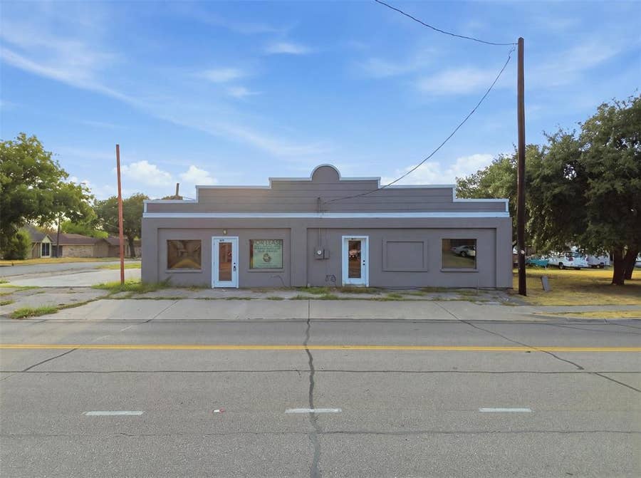 Property photo for 625-627 S Rogers Road, Irving, TX