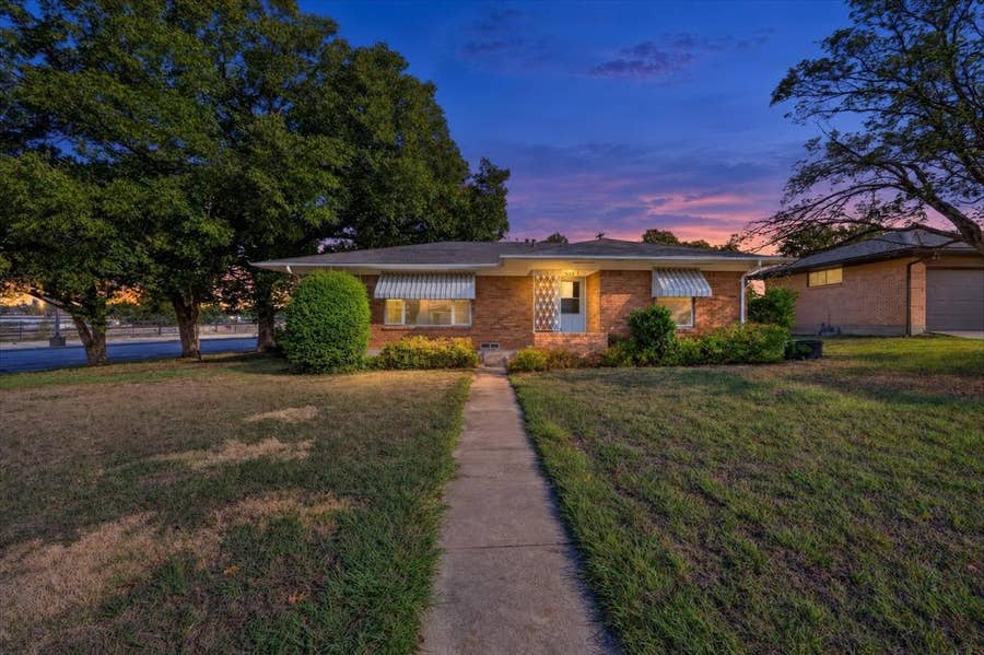 Property photo for 301 Hillcrest Avenue, Richardson, TX