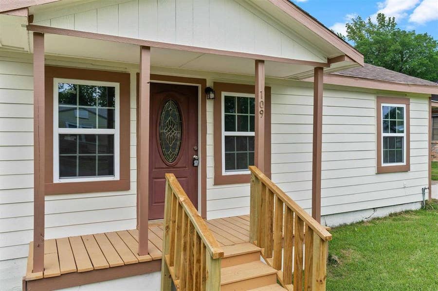 Property photo for 109 W Sedberry Street, Jefferson, TX
