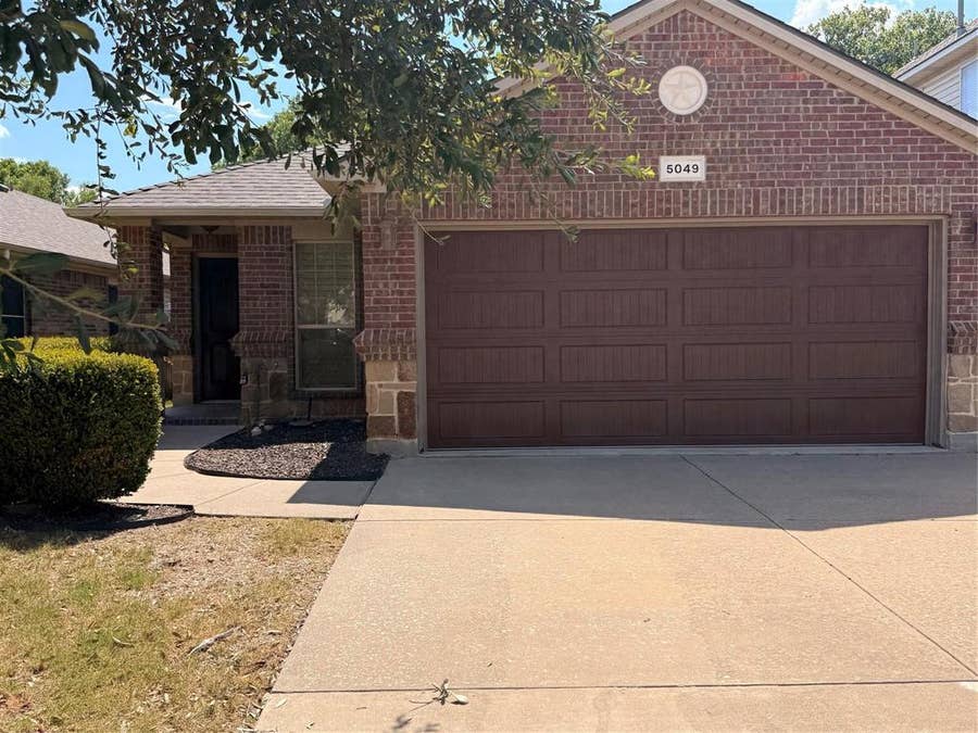 Property photo for 5049 Britton Ridge Lane, Fort Worth, TX