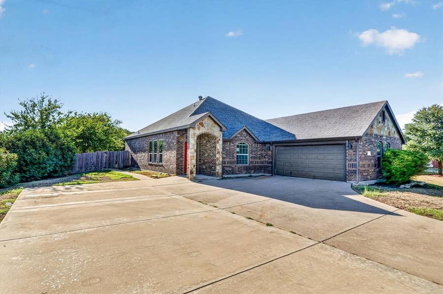 Property photo for 104 Anthony Lane, Red Oak, TX