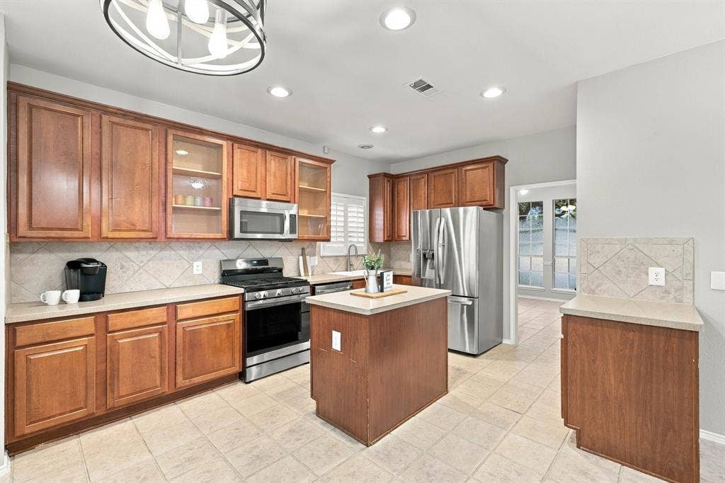 518 Briaroaks Drive, Lake Dallas, TX 75065 518 Briaroaks Drive, Lake Dallas, TX 75065
