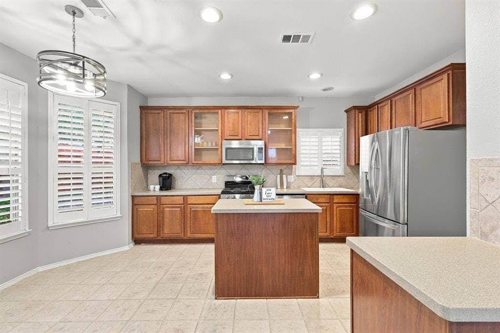 518 Briaroaks Drive, Lake Dallas, TX 75065 518 Briaroaks Drive, Lake Dallas, TX 75065