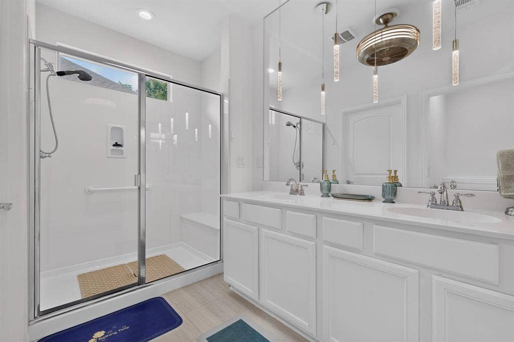 9705 Teakwood Avenue, Denton, TX 76207 Primary bath
