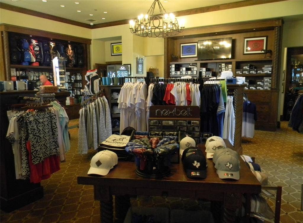 9705 Teakwood Avenue, Denton, TX 76207 PRO shop