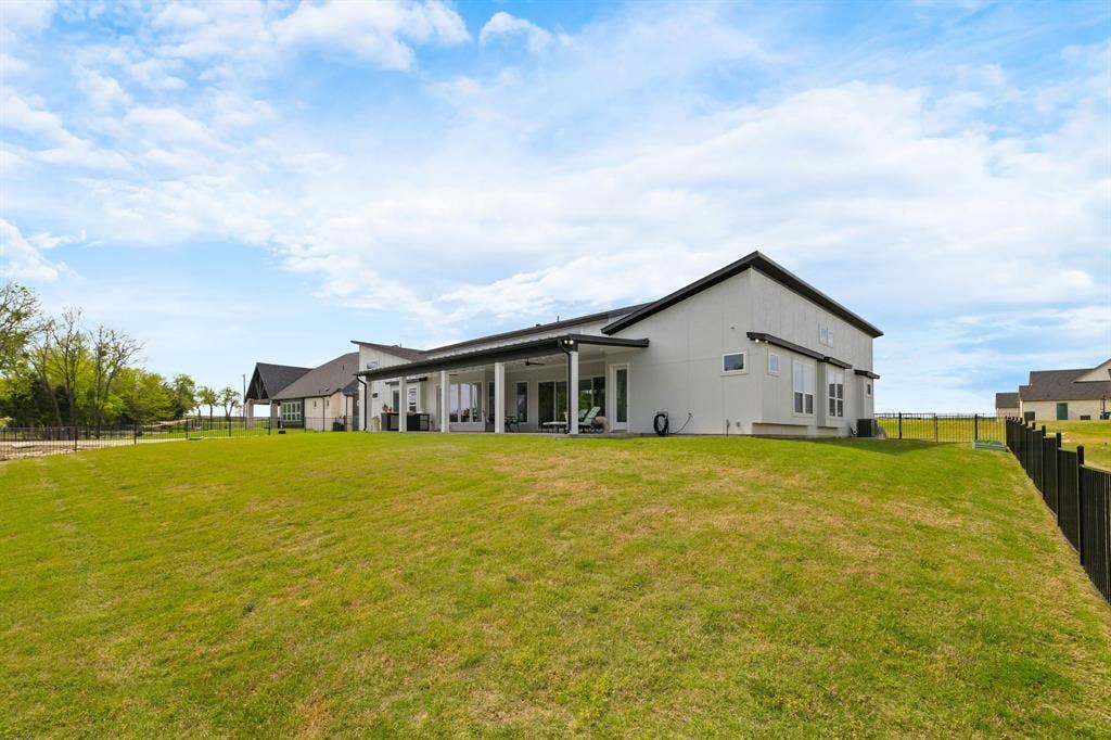 313 Ryker Lane, Gunter, TX 75058