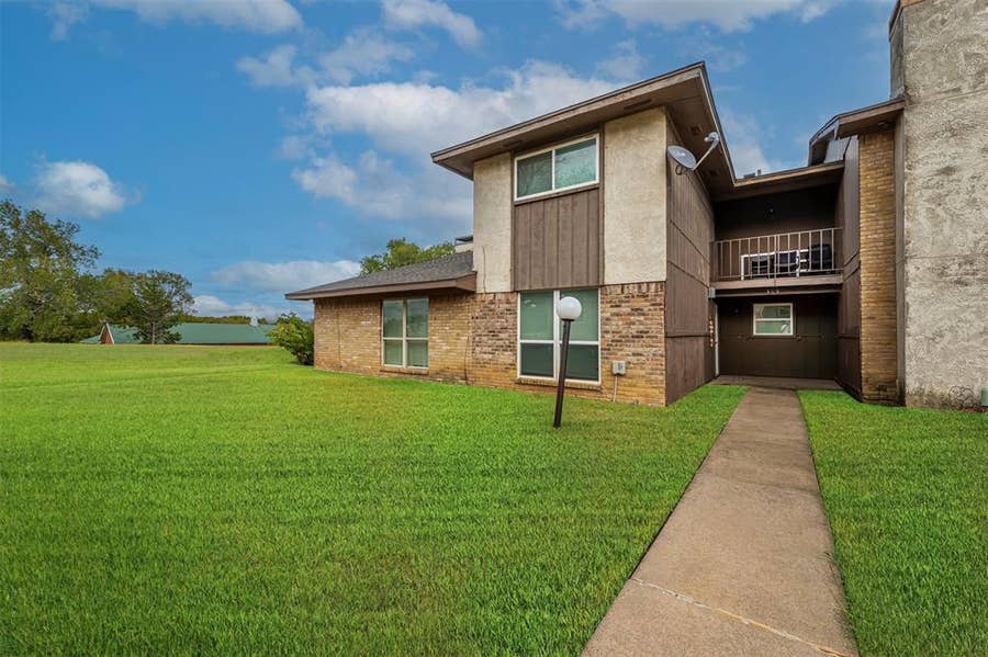 Property photo for 1402 S Carrier Parkway, #309, Grand Prairie, TX