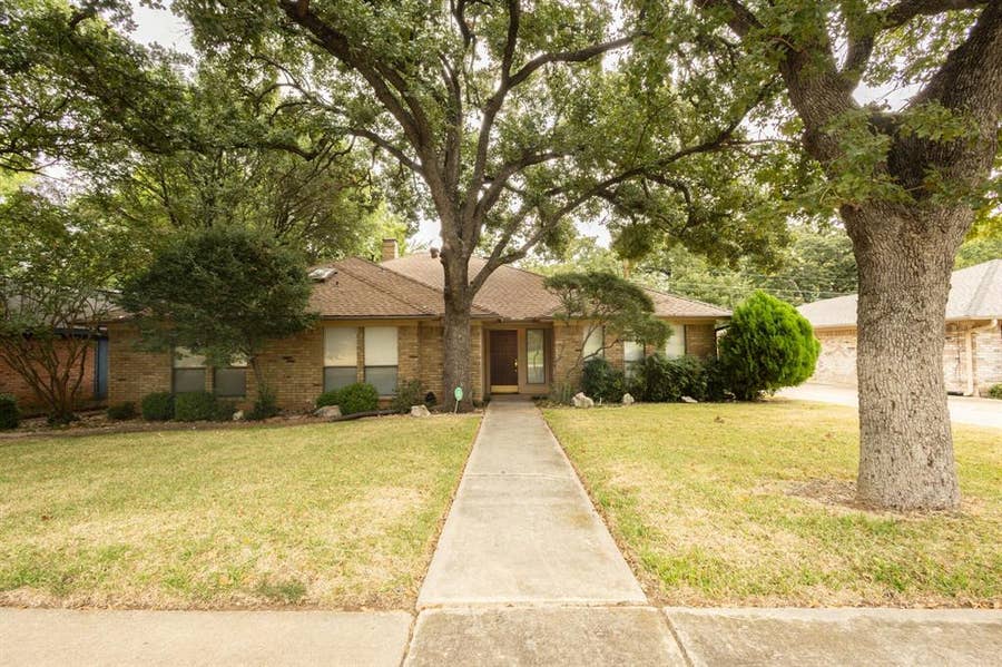 Property photo for 2818 N Creekwood Drive, Grapevine, TX