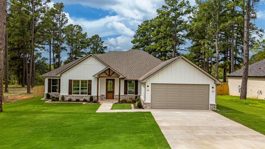Property photo for 12124 Pinecrest Drive, Flint, TX
