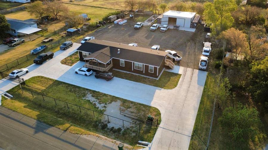Property photo for 18061 Cindys Lane, Justin, TX