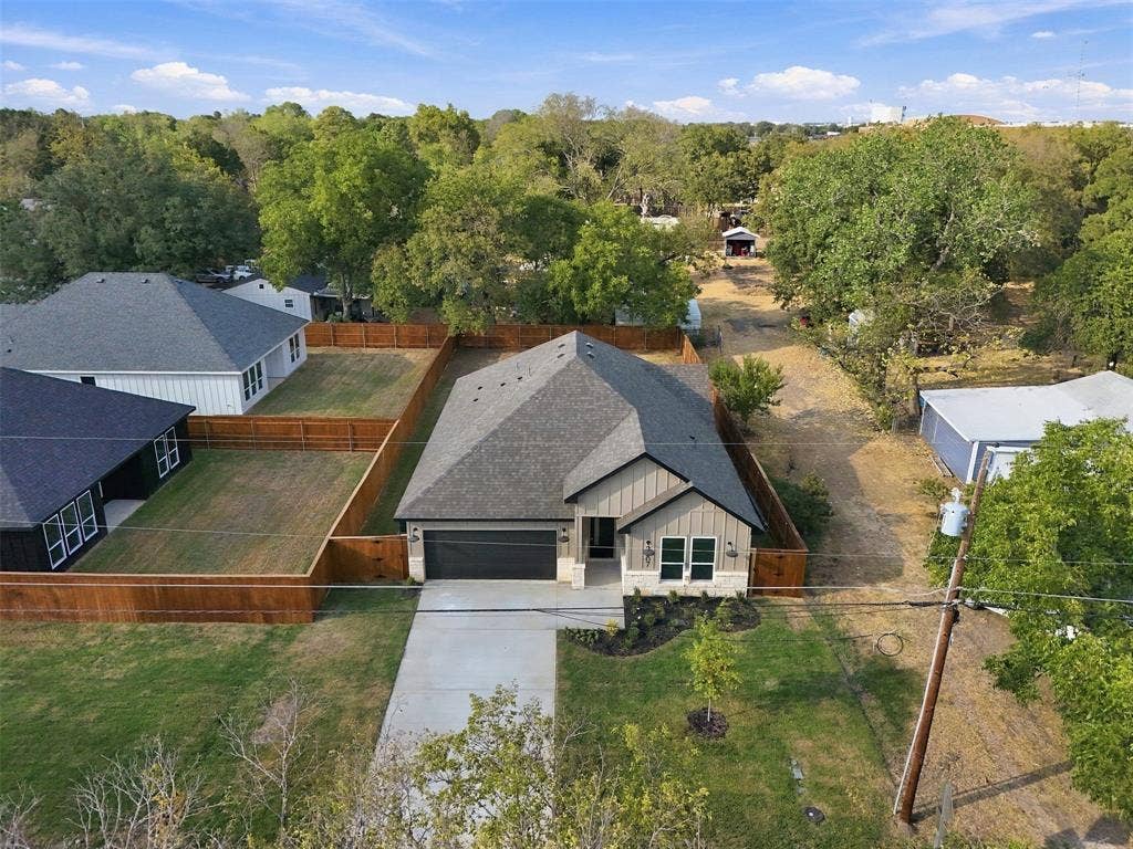 2507 Picadilly Boulevard, Mesquite, TX 75149 Contemporary exterior with a dark shingle roof, attached garage, and light-toned siding