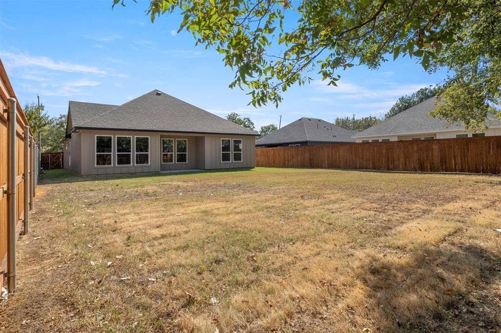 2507 Picadilly Boulevard, Mesquite, TX 75149 Single-story residence with a gray shingle roof and light-colored siding