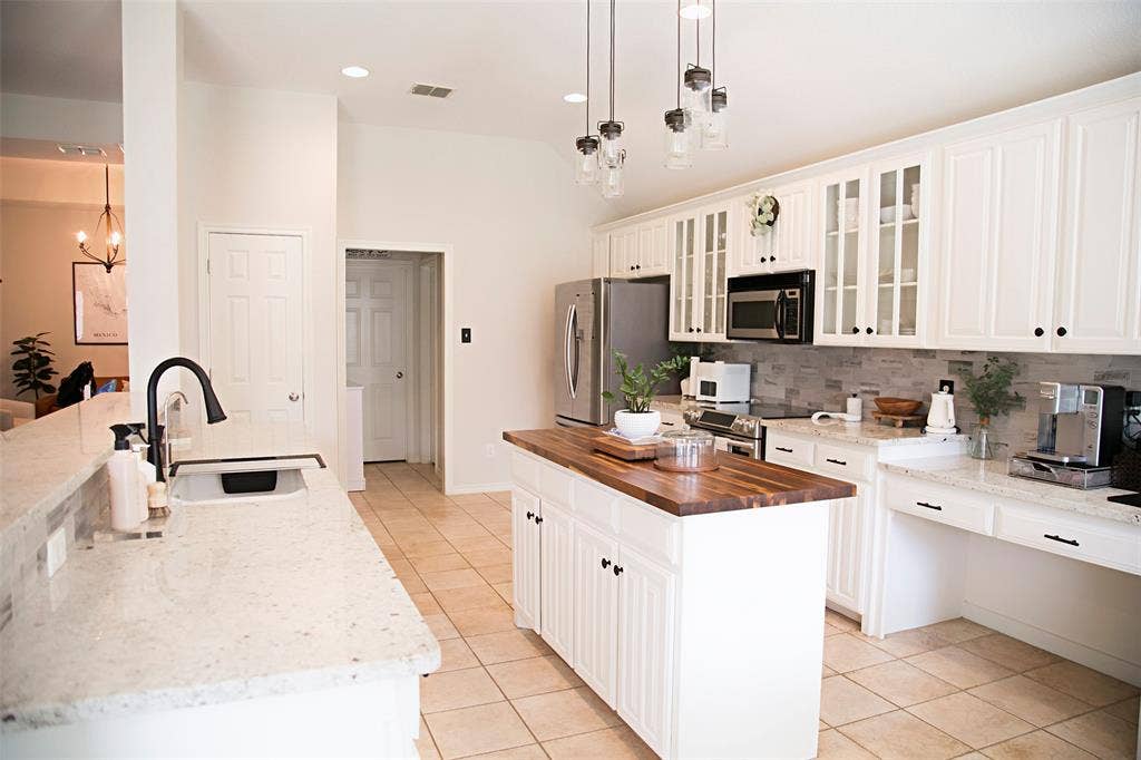 7416 Rolling Hills Drive, Benbrook, TX 76126 7416 Rolling Hills Drive, Benbrook, TX 76126