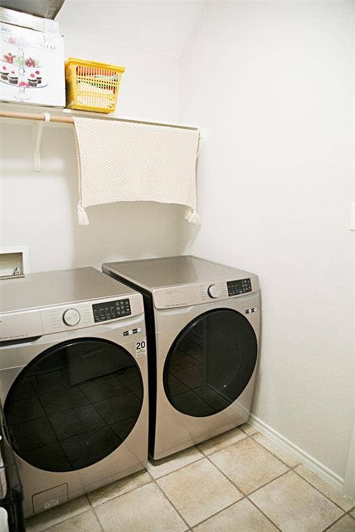 7416 Rolling Hills Drive, Benbrook, TX 76126 Half Bathroom off to the kitchen by the garage.
