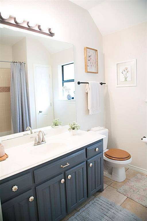7416 Rolling Hills Drive, Benbrook, TX 76126 Full bathroom level one.
