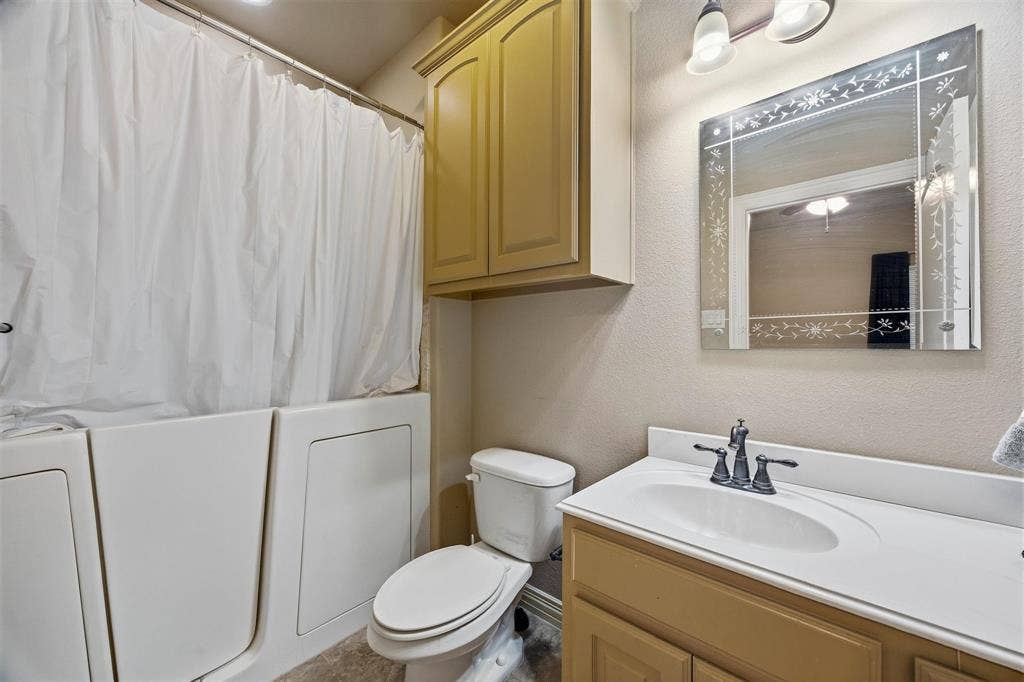 1066 Canyon Lake Road, Wills Point, TX 75169 1066 Canyon Lake Road, Wills Point, TX 75169